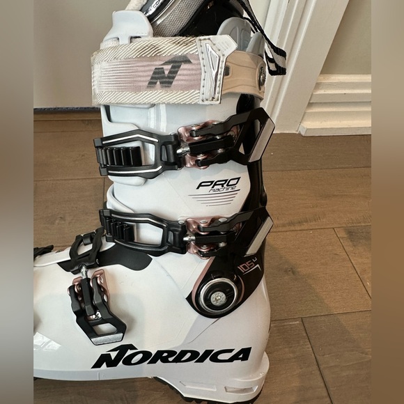 Nordica Promachine 105 Ski Boots - Women's 2023. 305 mm (26-26.5) - Picture 5 of 16